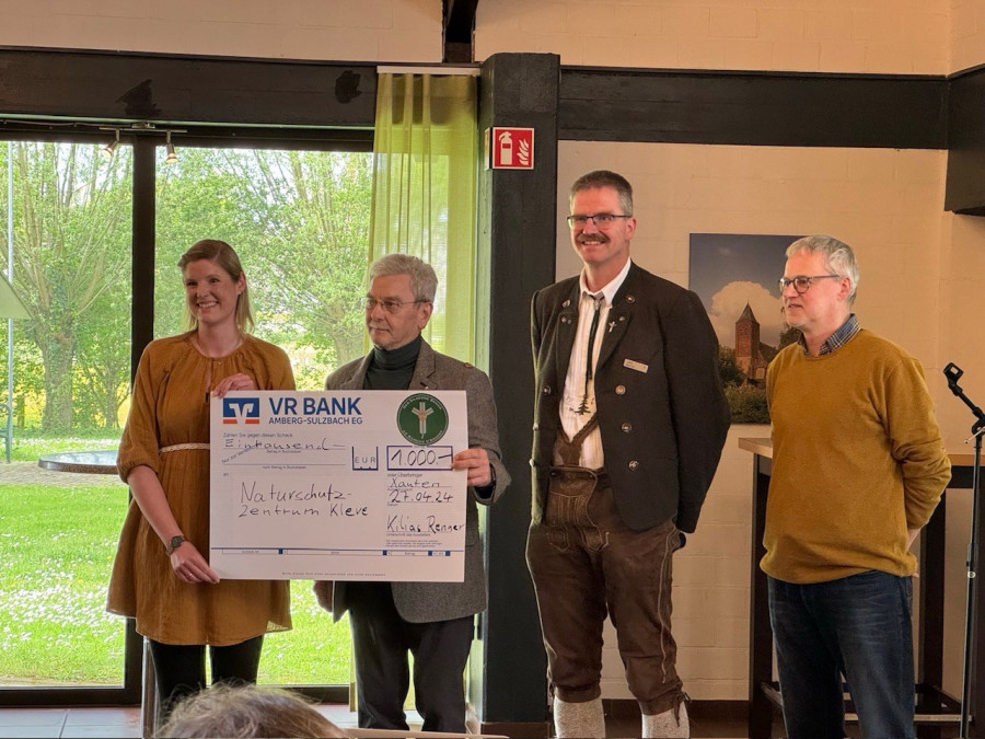 Dr. Svenja Storm vom Vorstand des Naturschutzzentrums Kleve, Hans Renner f&uuml;r den Stiftungsvorstand, J&ouml;rg Richter, Landesobmann Deutschland als Vertreter des Stifters, Dipl. Biol. Martin Br&uuml;hne, Projektleitung &bdquo;Lebendige R&ouml;hrichte - Reeds for LIFE&ldquo; (v. l.)